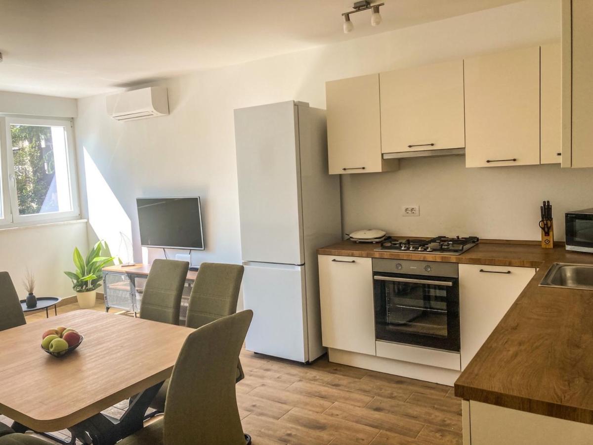 Apartment Mare Pula Exteriör bild