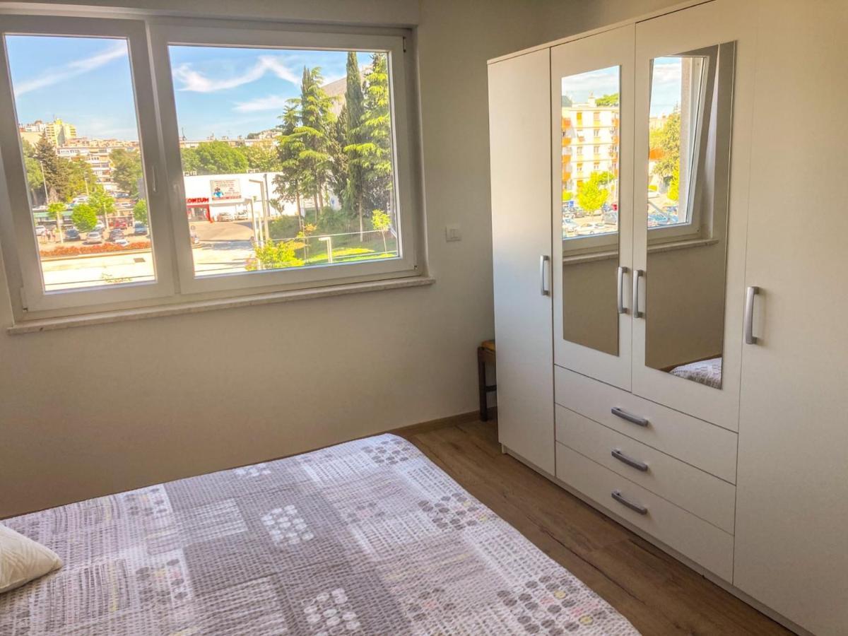 Apartment Mare Pula Exteriör bild